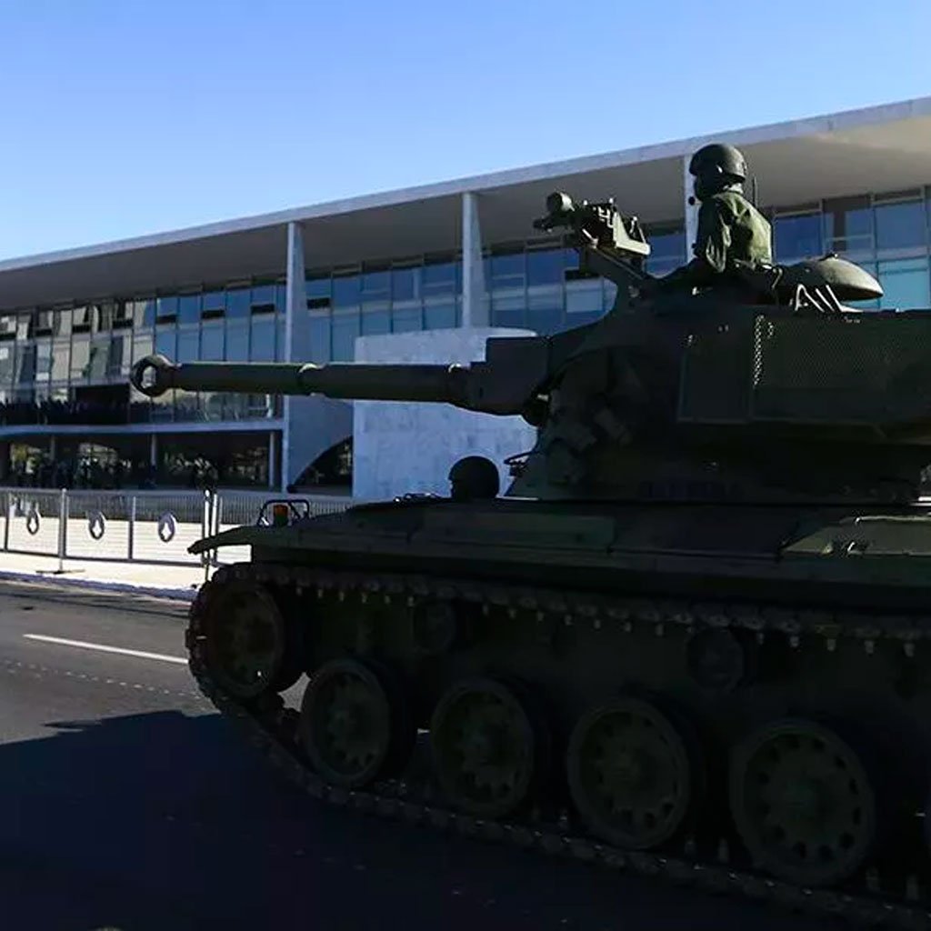 TANQUES EM BRASÍLIA